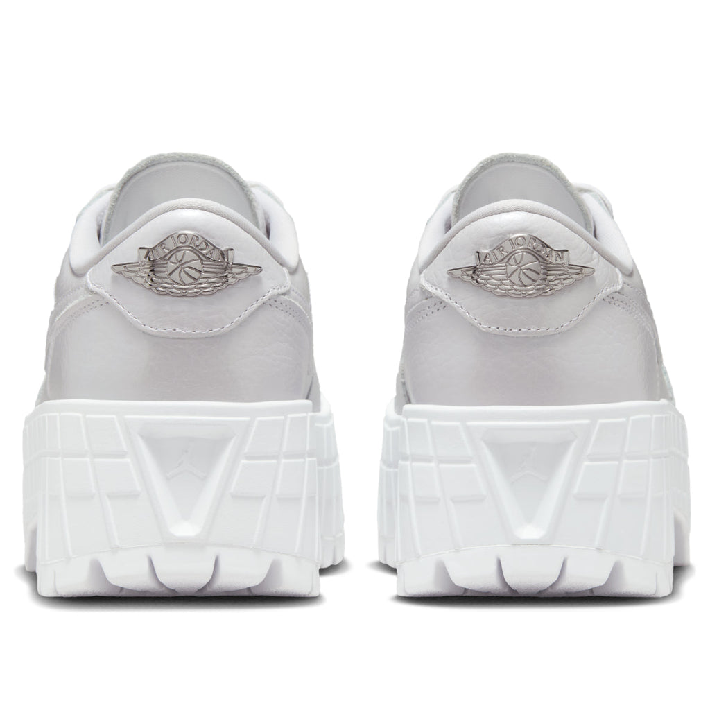 (WMNS) Air Jordan 1 Brooklyn Low 'White Metallic Silver' HF3184-100